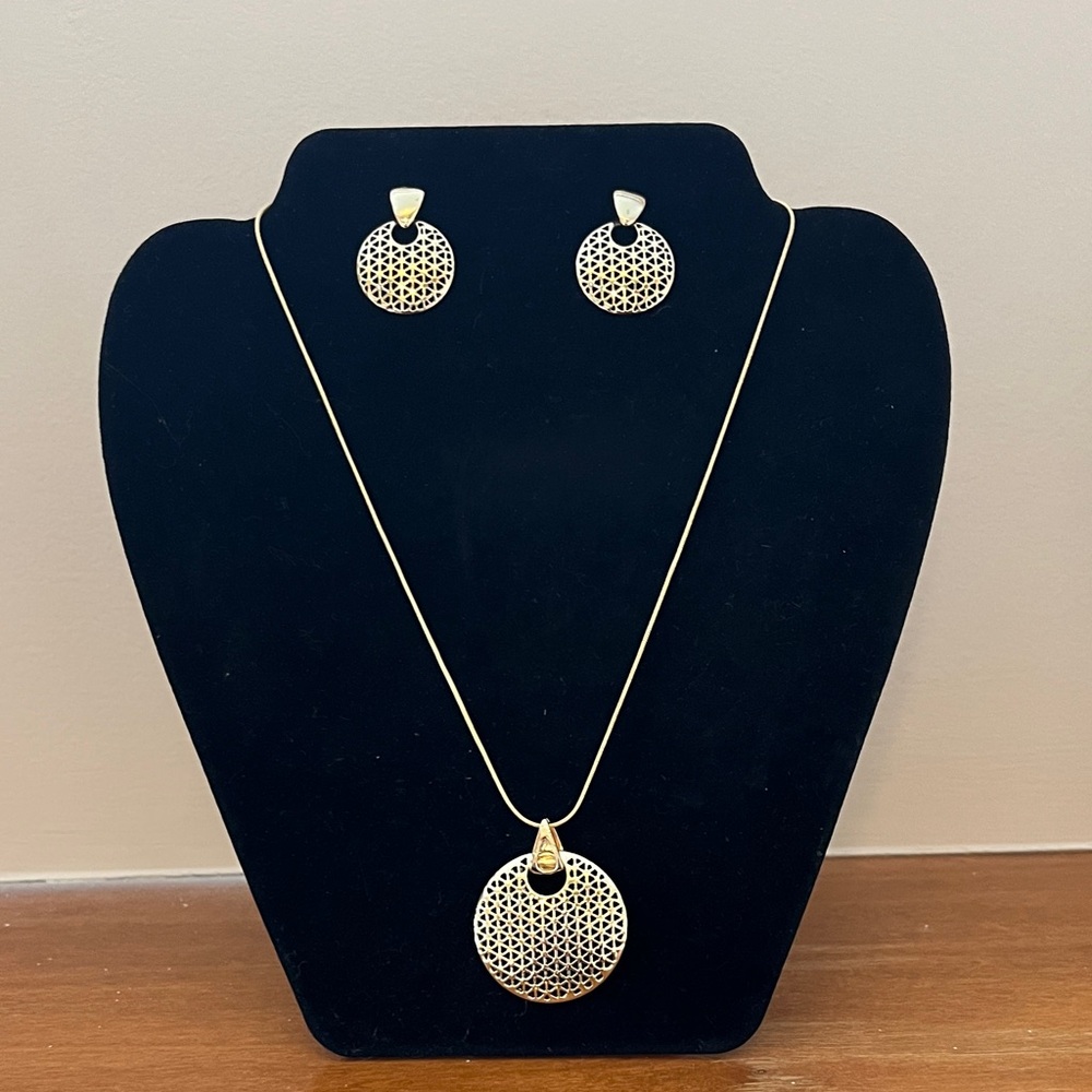 Gold Circle Earrings and Necklace Set
